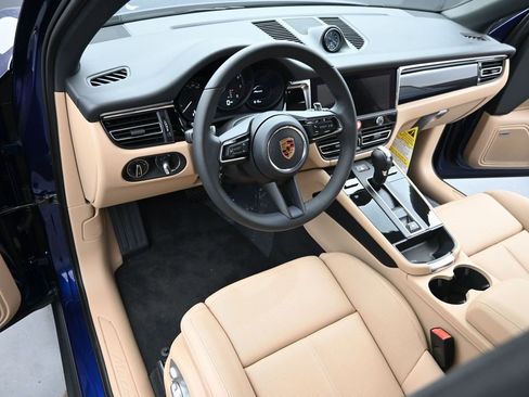 New 2026 Porsche Macan image 4