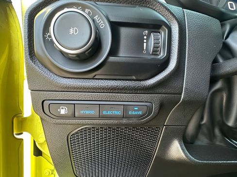 Used 2024 Jeep Wrangler Unlimited w/ Convenience Group AWD/4WD image 17