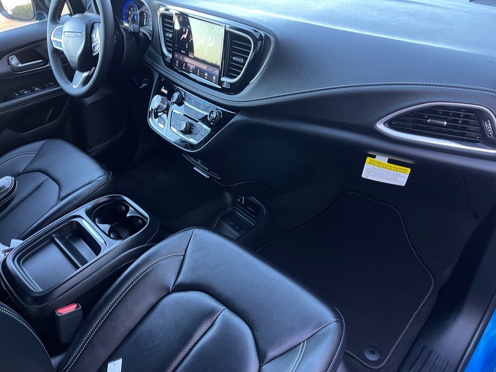 New 2027 Chrysler Pacifica Select FWD image 21
