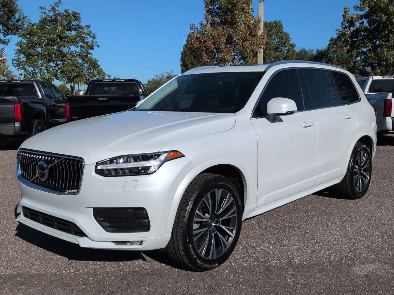 Used 2022 Volvo XC90 T5 Momentum AWD/4WD image 2