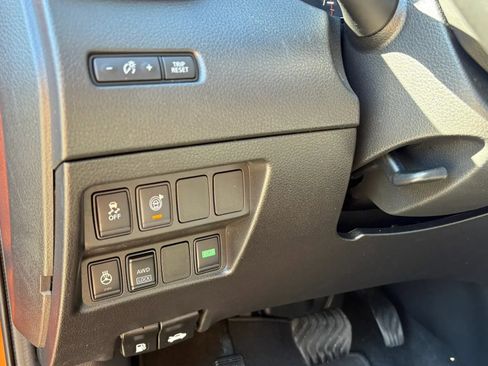 Used 2017 Nissan Rogue Sport SV w/ SV Premium Package image 17