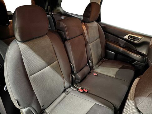 Used 2019 Nissan Pathfinder SV image 49