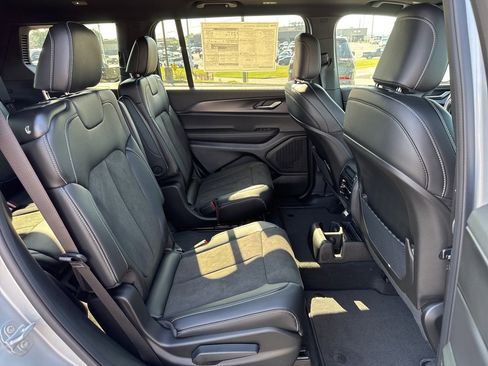 New 2025 Jeep Grand Cherokee L Altitude image 20