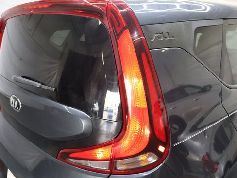 Used 2020 Kia Soul S FWD image 32