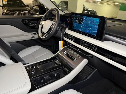New 2026 Lincoln Aviator AWD image 10