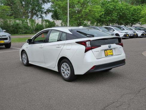 Certified 2020 Toyota Prius LE FWD image 6