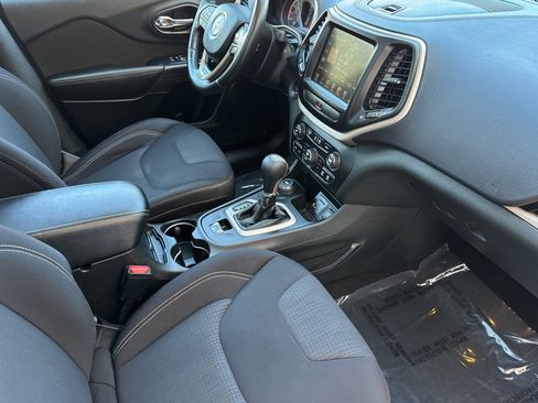 Used 2015 Jeep Cherokee Latitude w/ Comfort/Convenience Group AWD/4WD image 17