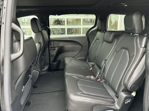 New 2026 Chrysler Pacifica Select w/ S Appearance Package image 9