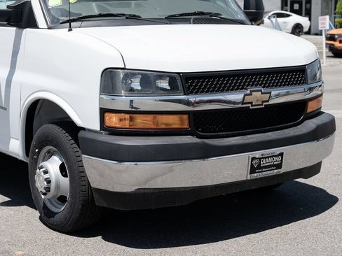 Used 2024 Chevrolet Express 3500 w/ Power Convenience Package RWD image 9