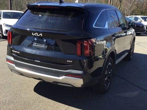 Used 2024 Kia Sorento S image 4