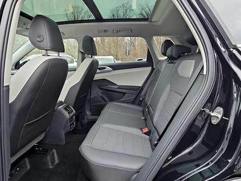 New 2026 Volkswagen Taos SE AWD/4WD image 9