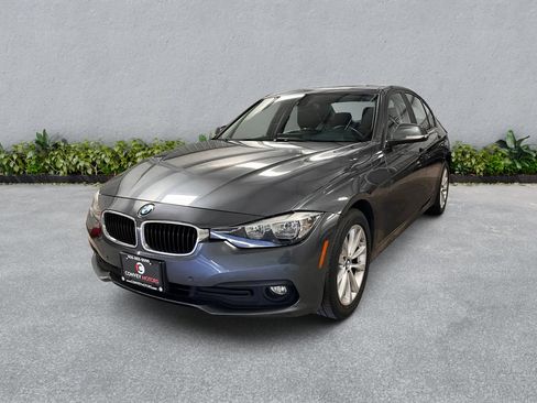 Used 2017 BMW 320i xDrive Sedan AWD/4WD image 2