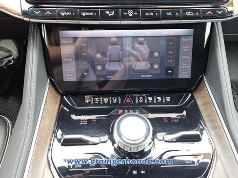 Used 2023 Jeep Grand Wagoneer Series II AWD/4WD image 17