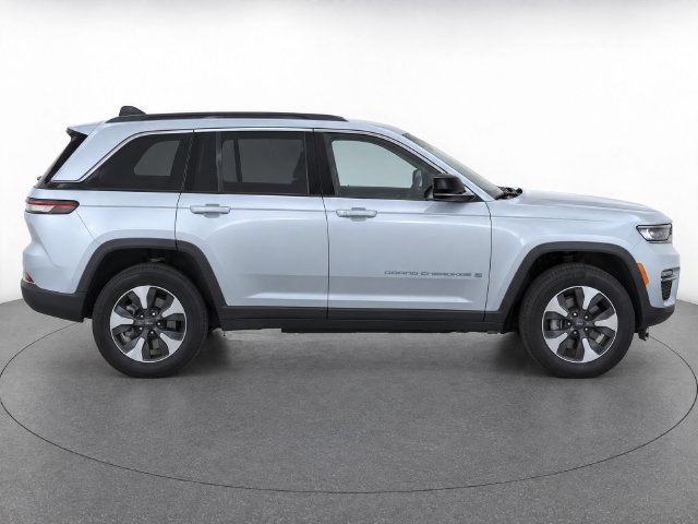 Used 2025 Jeep Grand Cherokee Limited 4xe AWD/4WD image 9