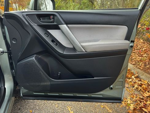 Used 2016 Subaru Forester 2.5i Premium w/ Popular Package #2 image 8