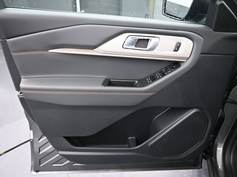 New 2026 Ford Explorer Active image 21