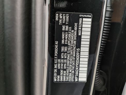 Certified 2025 Porsche Cayenne AWD/4WD image 27