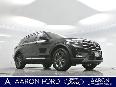 New 2025 Ford Explorer Active w/ Active Comfort Package AWD/4WD image 2