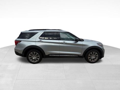 Used 2025 Ford Explorer Active w/ Active Comfort Package AWD/4WD image 4