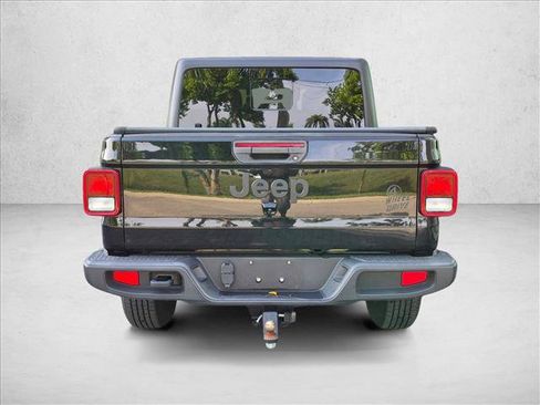 Used 2023 Jeep Gladiator Sport AWD/4WD image 6