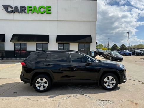 Used 2021 Toyota RAV4 XLE AWD/4WD image 16