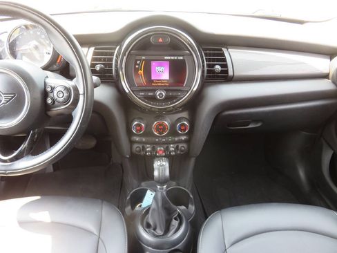 Used 2019 MINI Cooper 4-Door Hardtop w/ Signature Upholstery Package FWD image 16