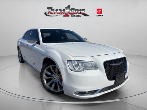 Used 2017 Chrysler 300 C image 1