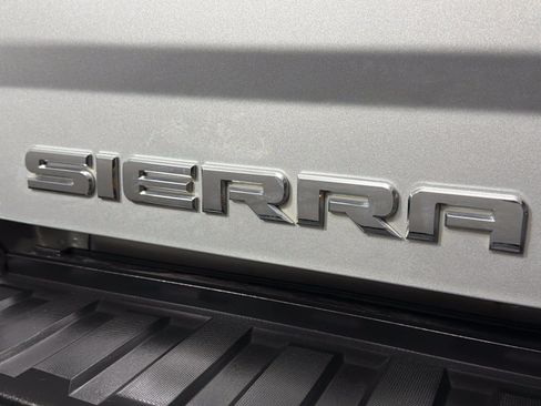 Used 2018 GMC Sierra 1500 SLT w/ SLT Premium Package AWD/4WD image 30