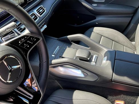 Used 2025 Mercedes-Benz GLS 450 4MATIC image 12