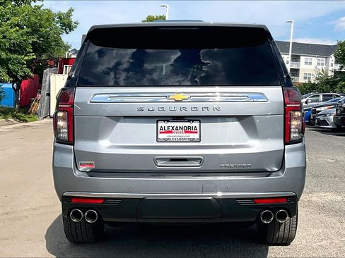 Used 2023 Chevrolet Suburban Premier w/ Premium Package 2 AWD/4WD image 4