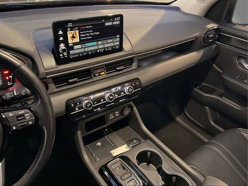 Used 2023 Honda Pilot Elite image 6