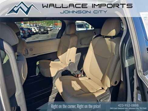 Used 2021 Toyota Sienna XLE image 28