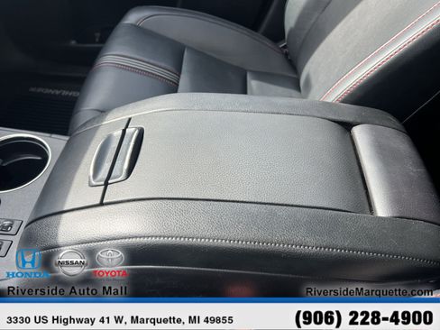 Used 2019 Toyota Highlander AWD V6 image 20