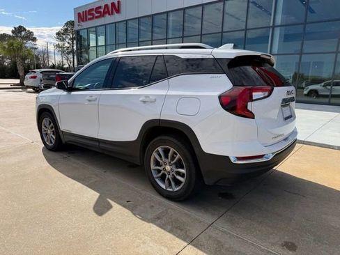 Used 2022 GMC Terrain SLT image 3