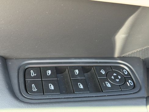 Certified 2024 Porsche Cayenne Coupe image 25