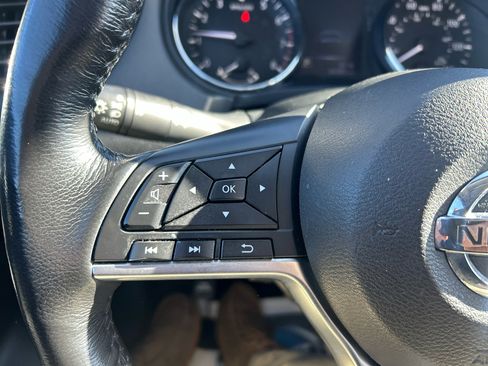 Used 2018 Nissan Rogue Sport SL w/ SL Premium Package image 19