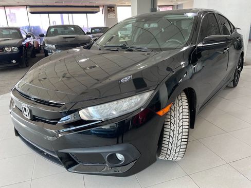 Used 2017 Honda Civic Touring image 3