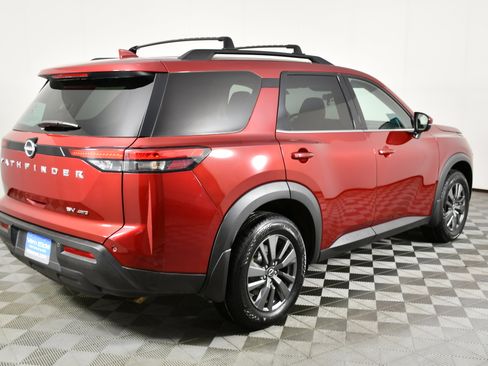 Used 2022 Nissan Pathfinder SV image 6