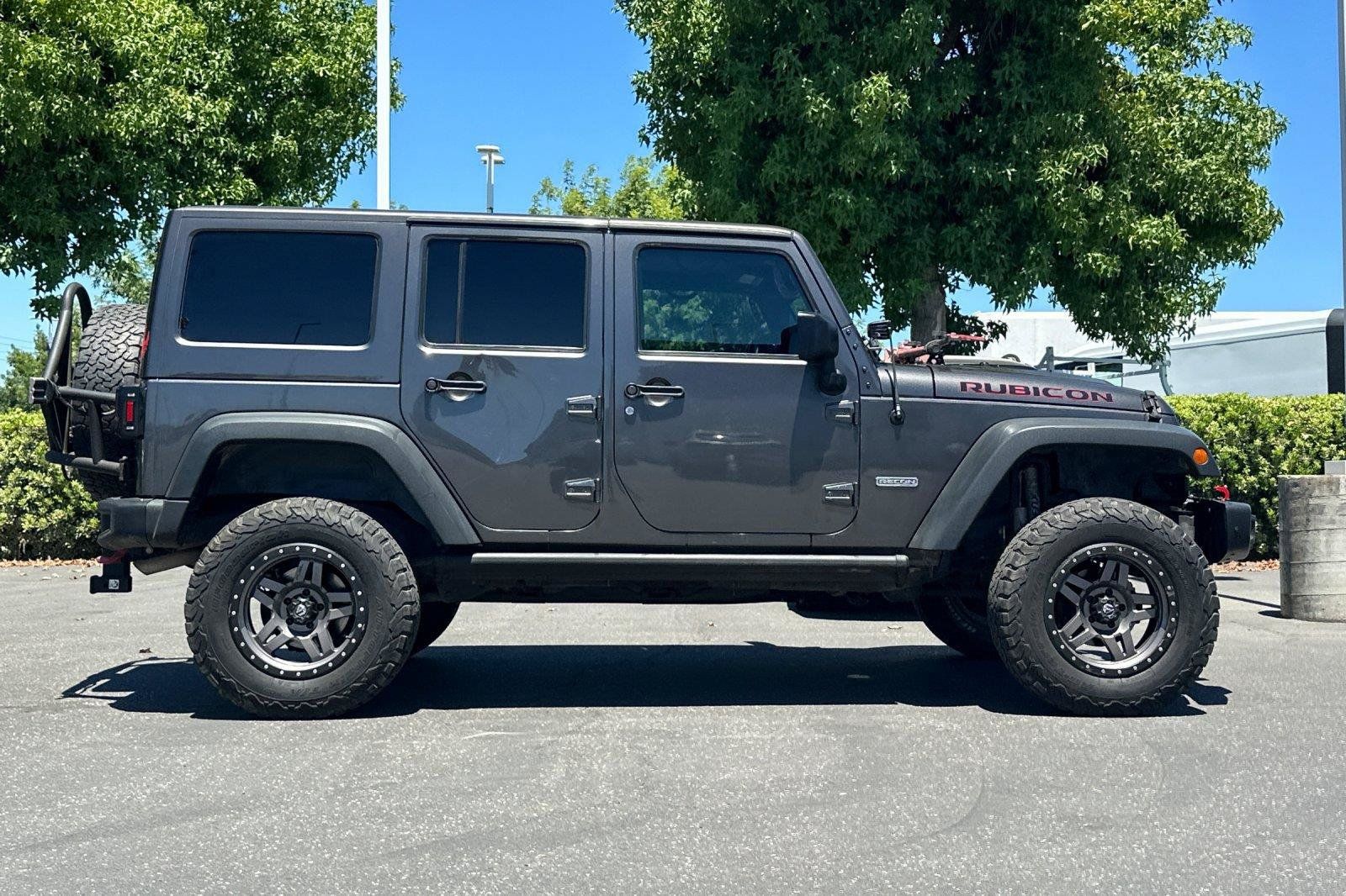 Used 2017 Jeep Wrangler Unlimited Rubicon AWD/4WD image 3