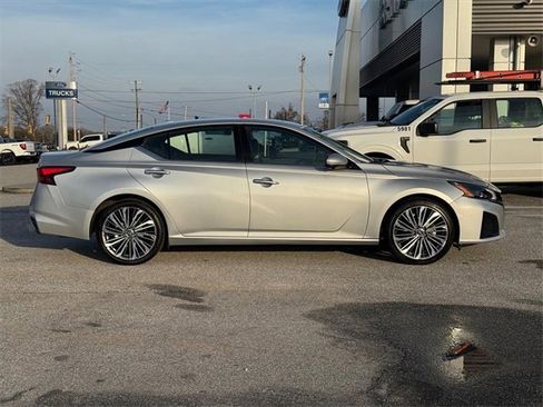 Used 2023 Nissan Altima 2.5 SL image 2