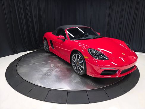 Used 2021 Porsche 718 Boxster RWD image 7