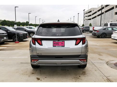 Certified 2025 Hyundai Tucson SEL FWD image 8