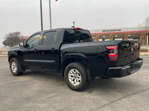 Used 2024 Nissan Frontier SV image 7