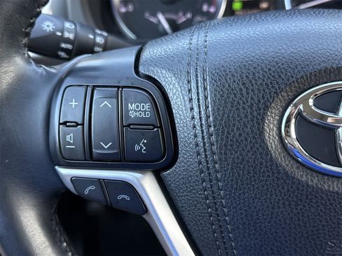 Used 2018 Toyota Highlander SE image 23