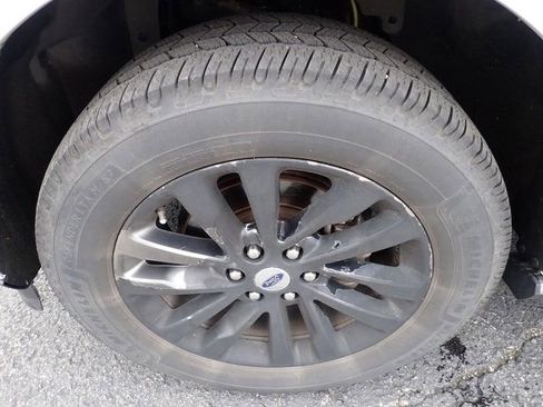 Used 2019 Ford Expedition Limited w/ Equipment Group 301A AWD/4WD image 10