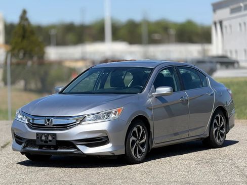 Used 2017 Honda Accord EX-L image 6