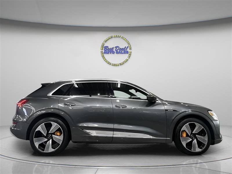 Used 2019 Audi e-tron Prestige w/ Prestige Package AWD/4WD image 6