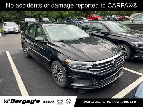 Used 2019 Volkswagen Jetta SE w/ Cold Weather Package FWD image 2