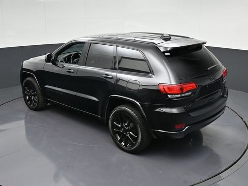 Used 2020 Jeep Grand Cherokee Altitude AWD/4WD image 24