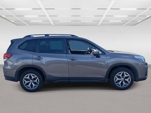 Used 2020 Subaru Forester Premium image 6